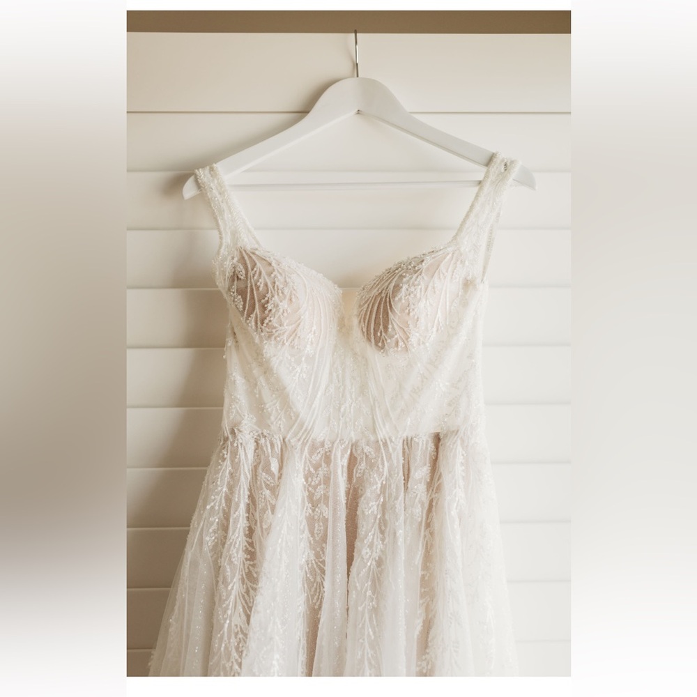 Elegant Lace A-Line Women's Dress in Ivory